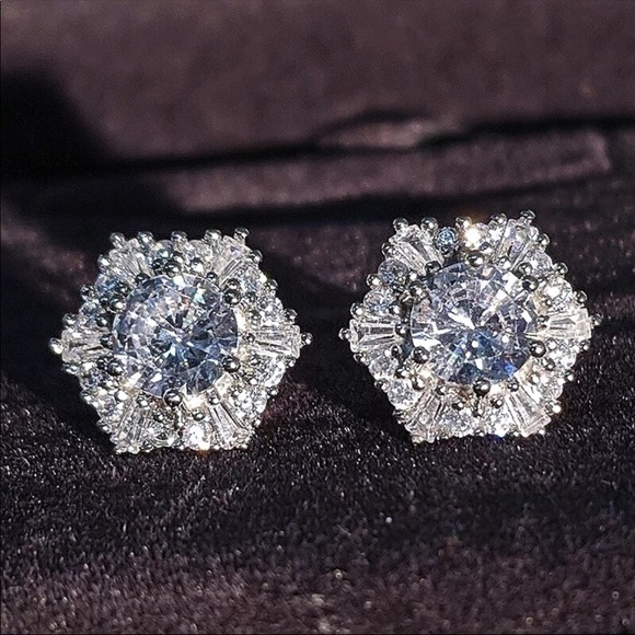 New Women’s Silver Plated Any occasion Diamond Earrings - Picture 5 of 6